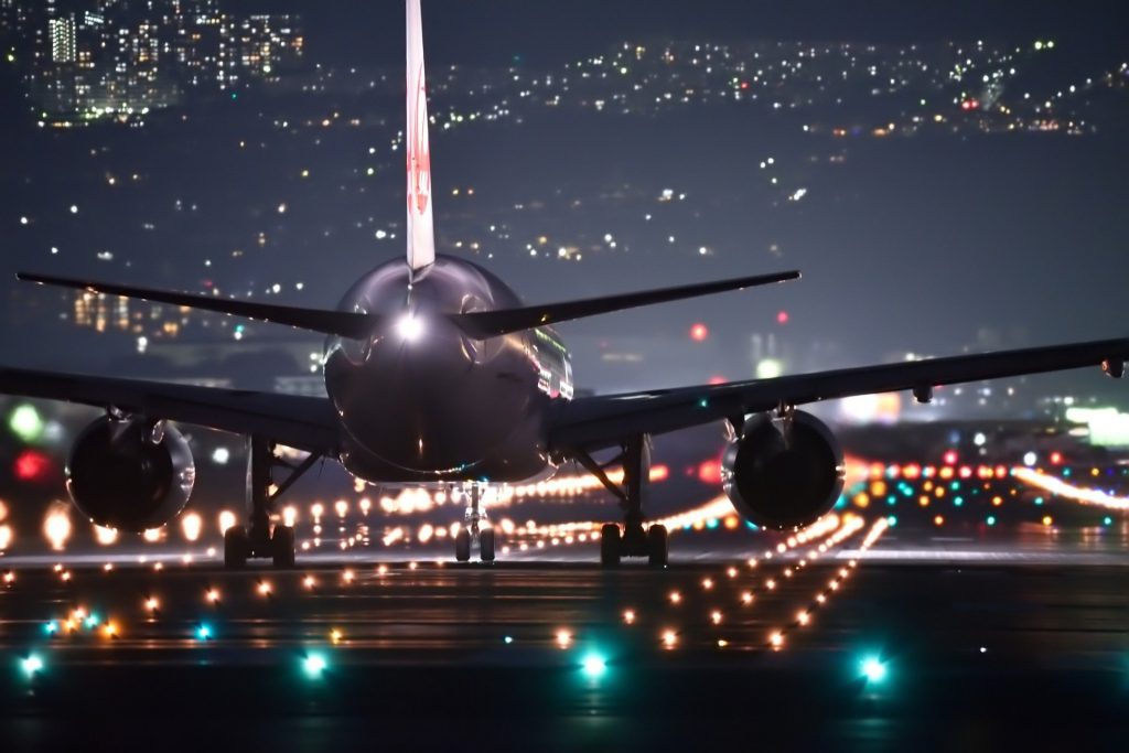 closest airport to yosemite